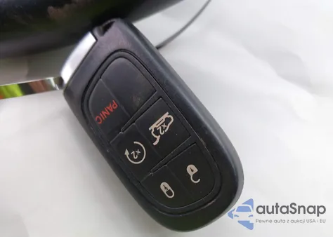 2015 Jeep Cherokee Latitude z USA, uszkodzony, nr VIN 1C4PJLCB0FW754113